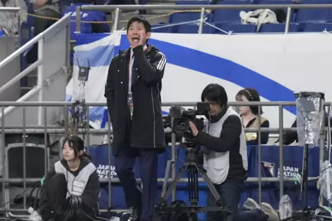  "لم نسمح لهم بإيذائنا".. مدرب اليابان يعلق على التعادل مع السعودية